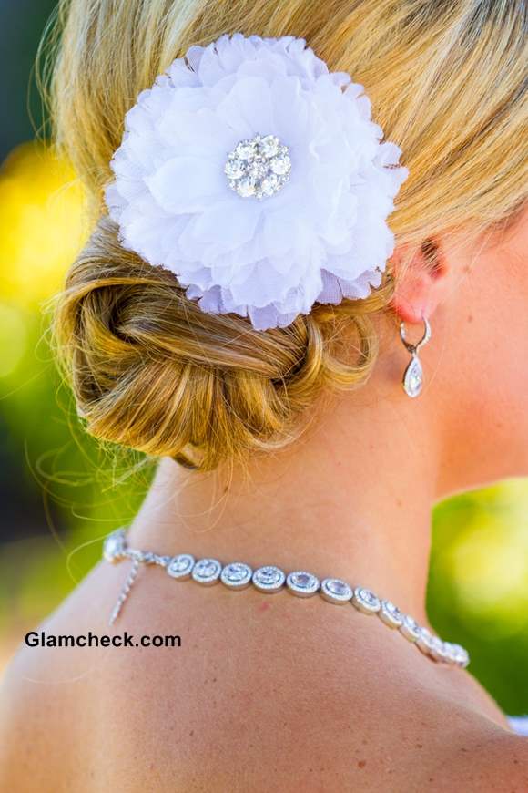 Hairstyle for Wedding – Pairing Floral Accessories with Chignon
