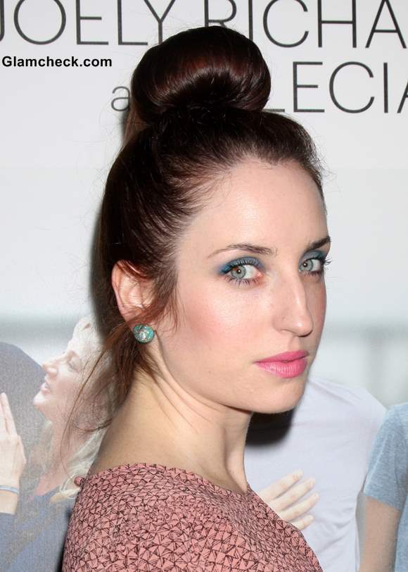 Zoe Lister-Jones Hairstyle Makeup at the Thanks for Sharing Premiere