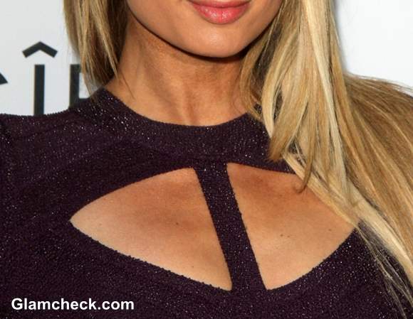 Cut-out Neckline for small bust woman