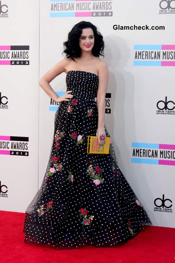 Katy Perry in Oscar de la Renta Gown at AMA 2013