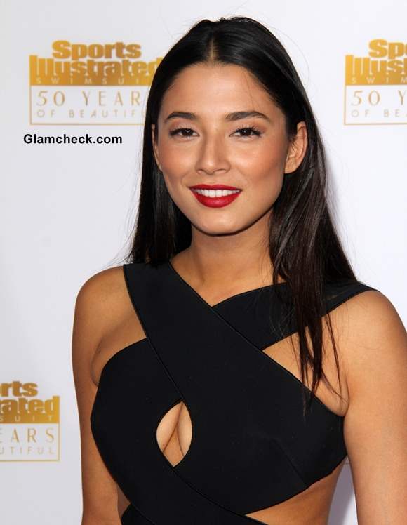 Cleavage Baring Neckline Jessica Gomes 2014