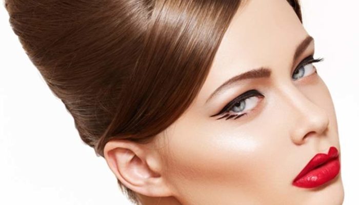 Dramatic Winged Eyeliner makeup
