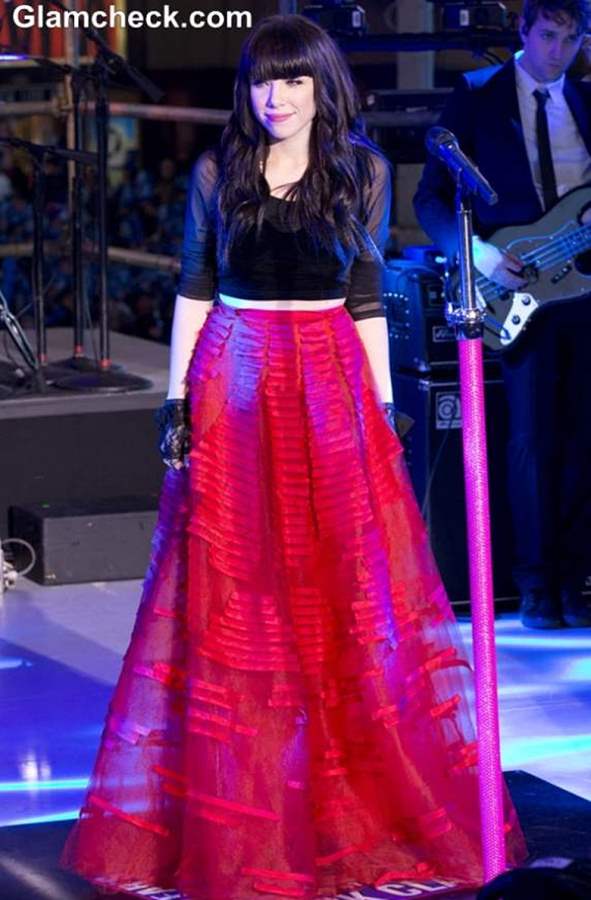 How to Wear Maxi Skirt with Crop for Music Festival