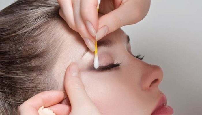 Q-tip Eye Makeup Hacks