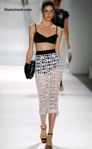How to wear Black & White at Beach
