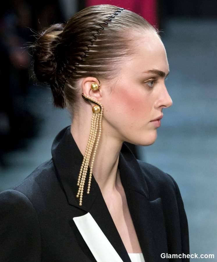 Hair Trends 2018 – The Comb Headbands at Prabal Gurung FW 2018