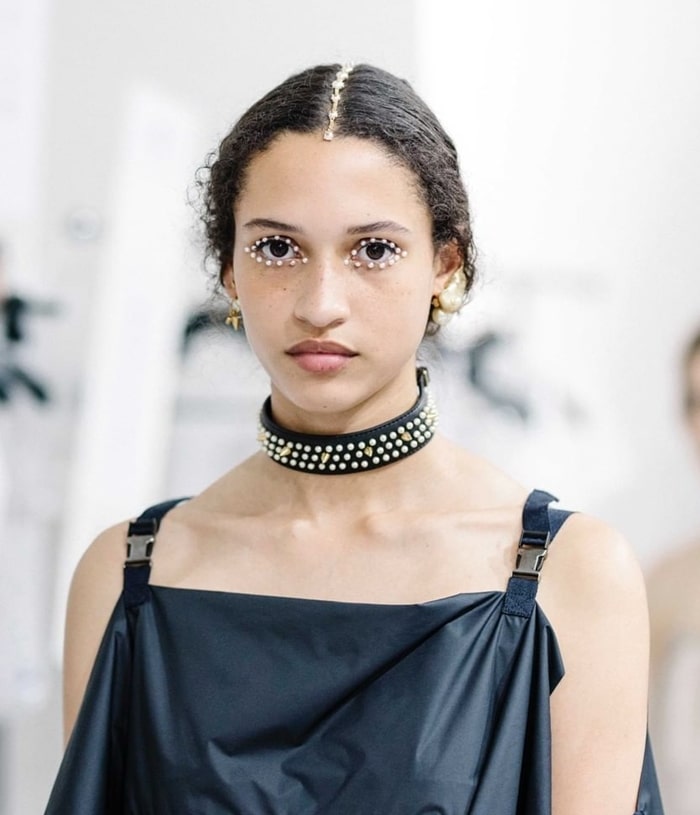 Pearly Eyes and Embellished Hair Partings – Dior Cruise 2022 Beauty Trend