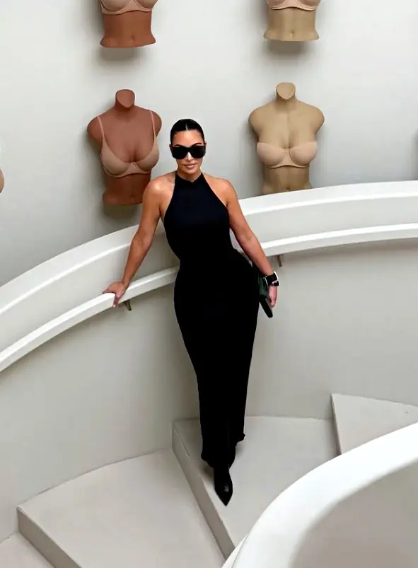 kim kardashian black maxi dress Keeps It Minimal in a Halter at SKIMS Chicago – Fashion The Best Online Stores Sleeve Type:STRAIGHT Size:3T --- Chest = 22 inches/ Waist = 21 inches/ Hollow to knee = 23 inches