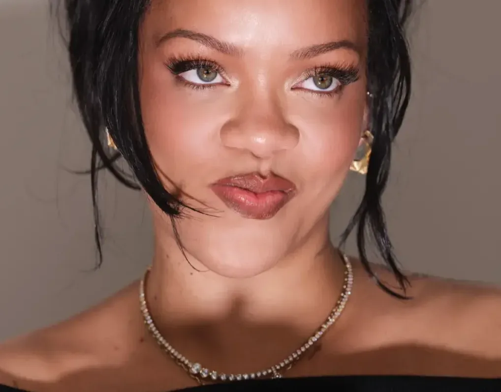 Beauty How To - Recreate Rihanna’s Rosy Soft Glam Makeup