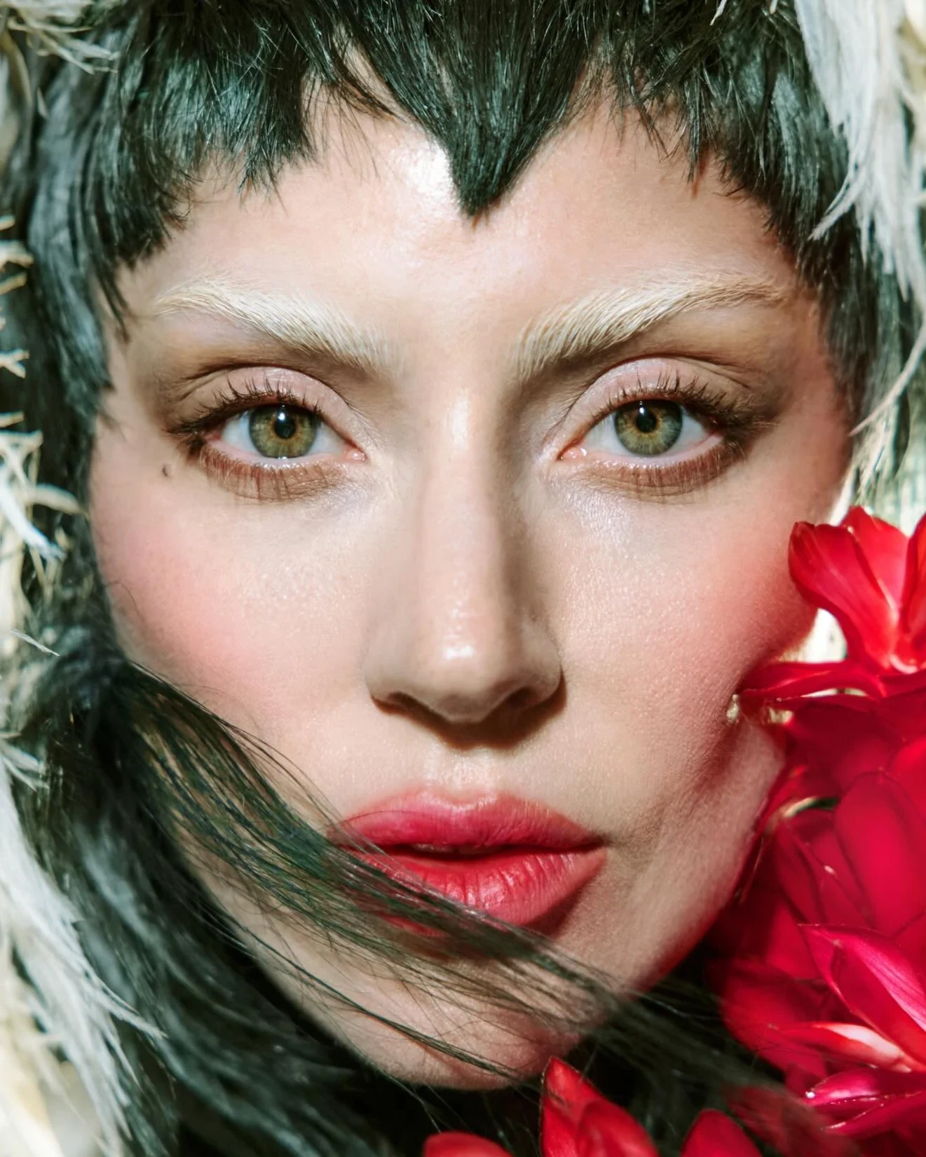 Makeup trends - Bleached Eyebrows