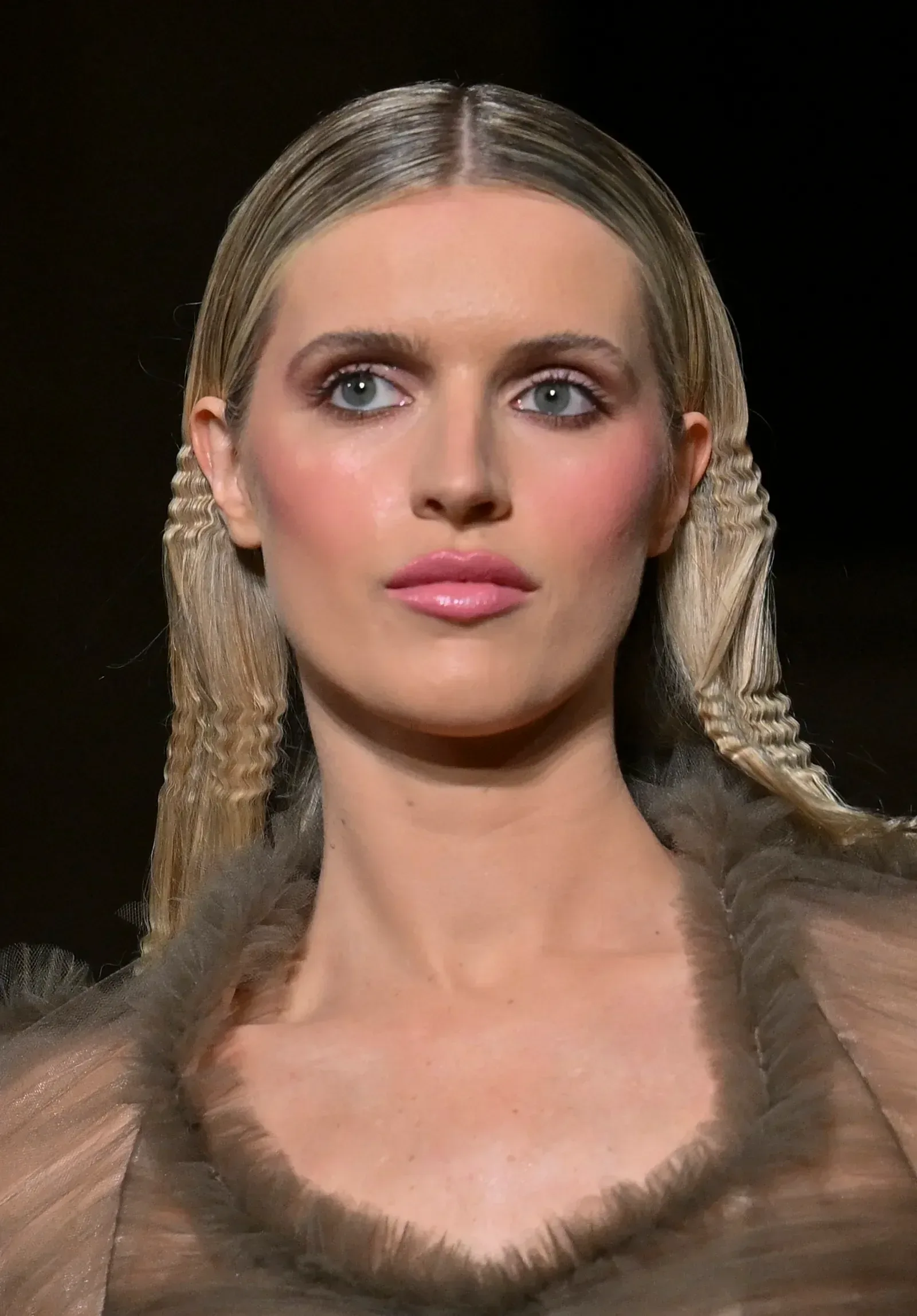 Christian Siriano NYFW S-S 27 Turns Crimped Hair Into a Runway Statement