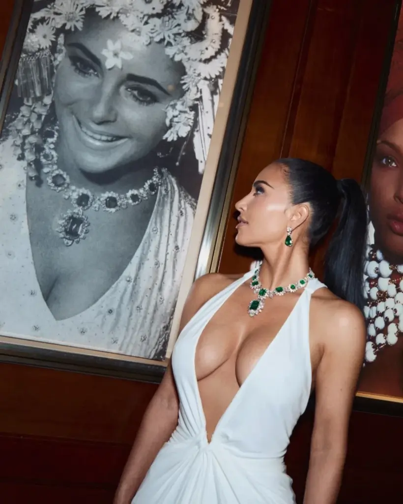 Kim Kardashian tries on Elizabeth Taylor’s Bulgari emerald necklace for her 46th birthday.