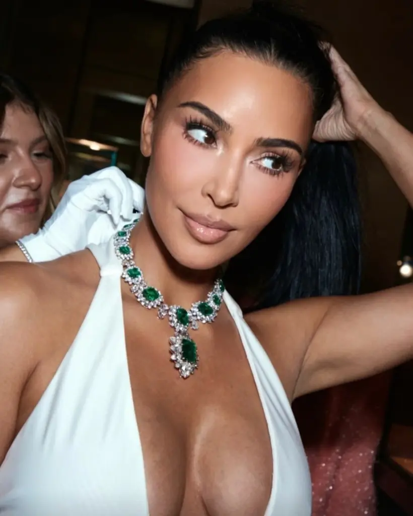 Kim Kardashian wearing the Bulgari emerald necklace associated with Elizabeth Taylor.