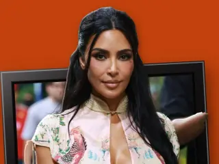 Kim Kardashian Goes Vintage Roberto Cavalli at the Singapore Grand Prix