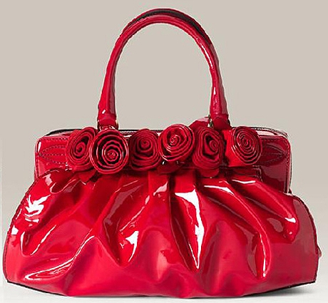 Handbags Guide: Bag Types, Sizing and Choosing a Color