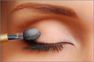 Eyeshadow brushes including an angled shape