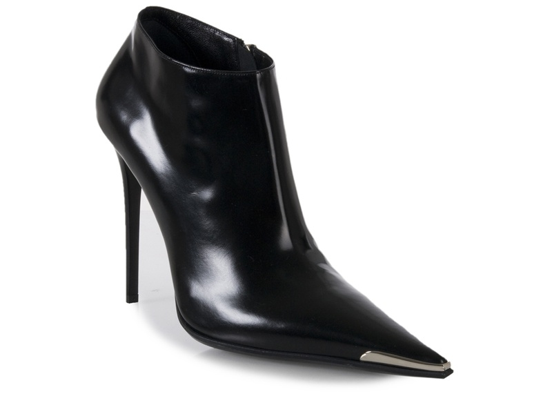 A shoe with a sharply pointed toe extending well beyond the foot