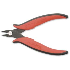 A small thread cutter