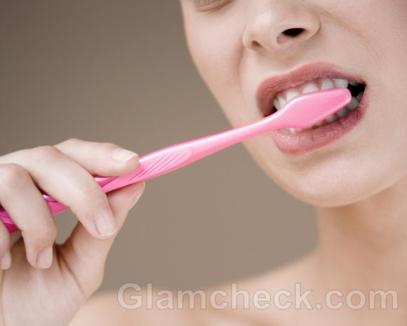 How To Brush Your Teeth properly