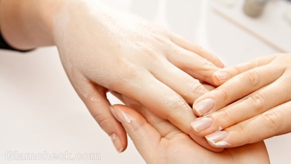 Cracked Fingertips | Skincare Help & Advice | NIVEA