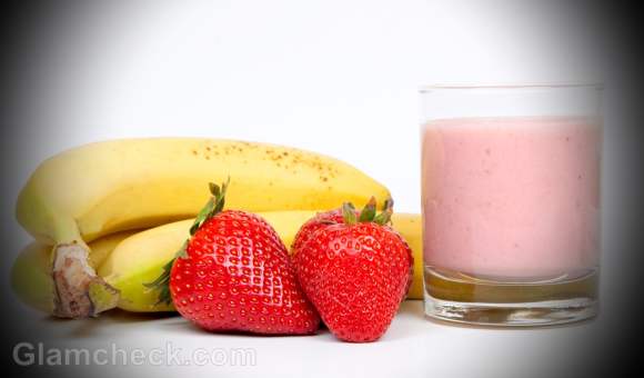 Bananas and berries summer drink