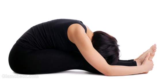 periods yoga paschimottanasana