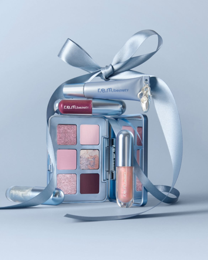 Ariana Grande’s r.e.m. beauty Launches En Pointe Holiday Collection